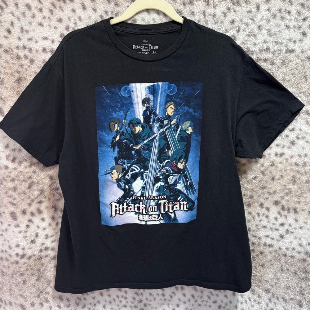 MENS ATTACK ON TITAN GRAPHIC TEE